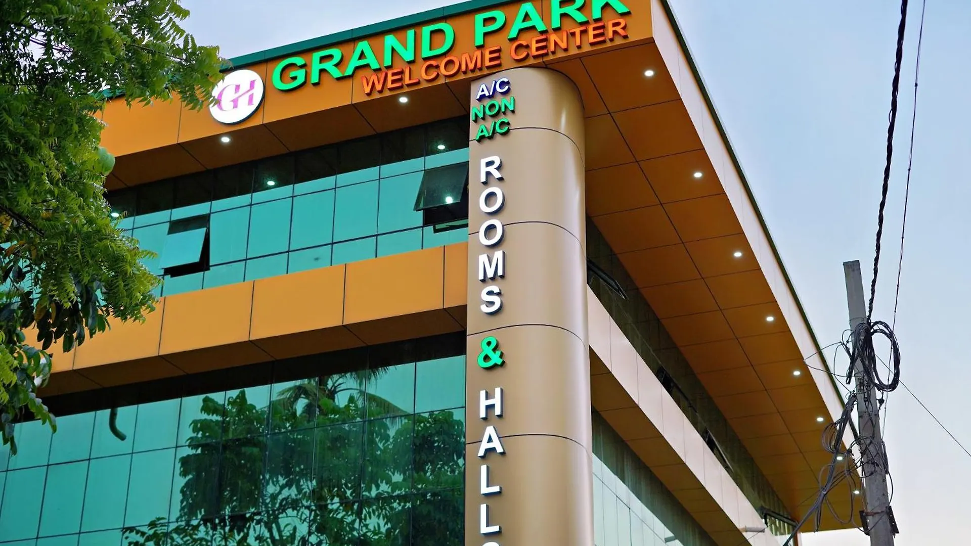 Gh Grand Park Hotel Angamali India