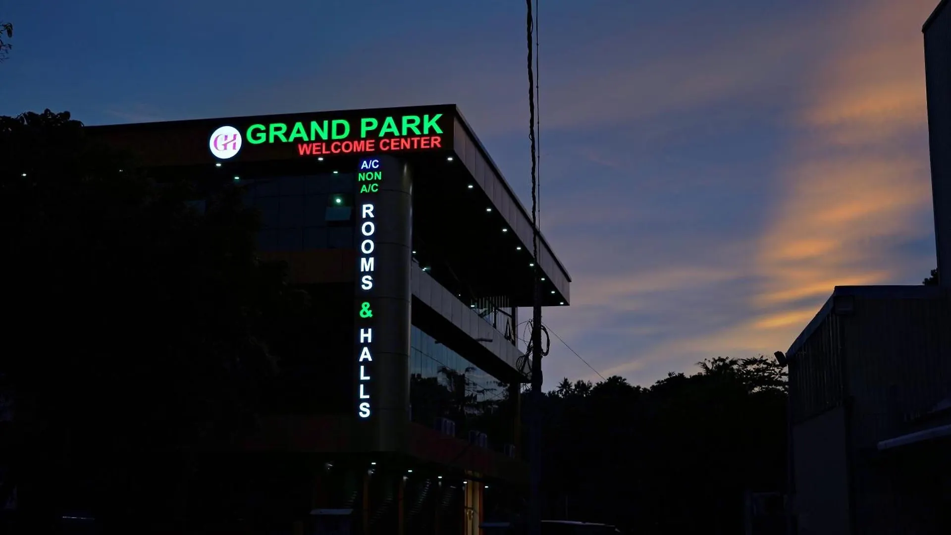 Gh Grand Park Hotel Angamali India