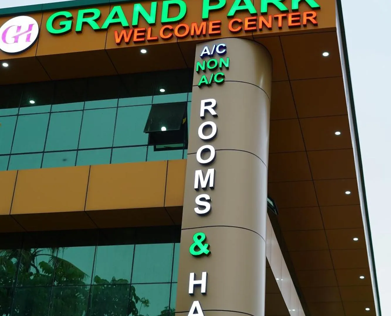 Gh Grand Park Hotel Angamali India